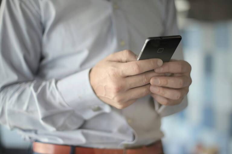How to Build a Mobile Blackjack UI That Supports 15 Second Decisions Without Error
