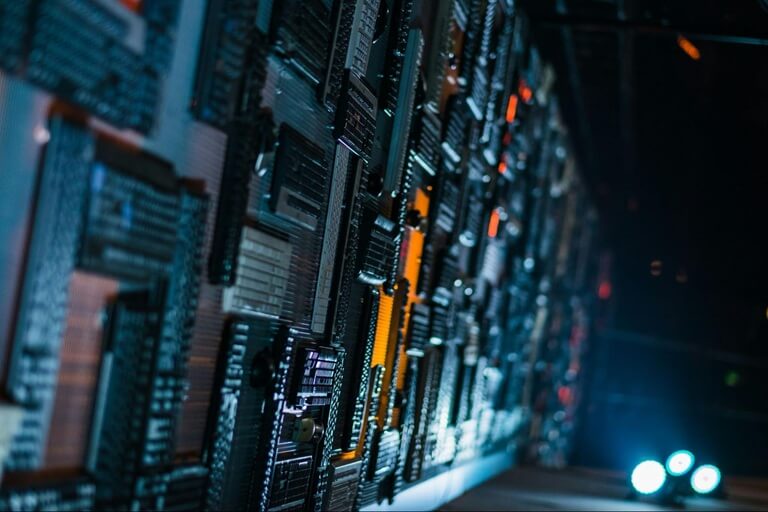 Why a Server Crashes More Often Than Builds Made of Cubes