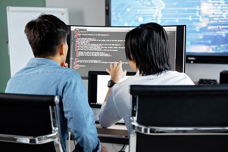 Smart Ways to Launch an IT Career Before Graduation